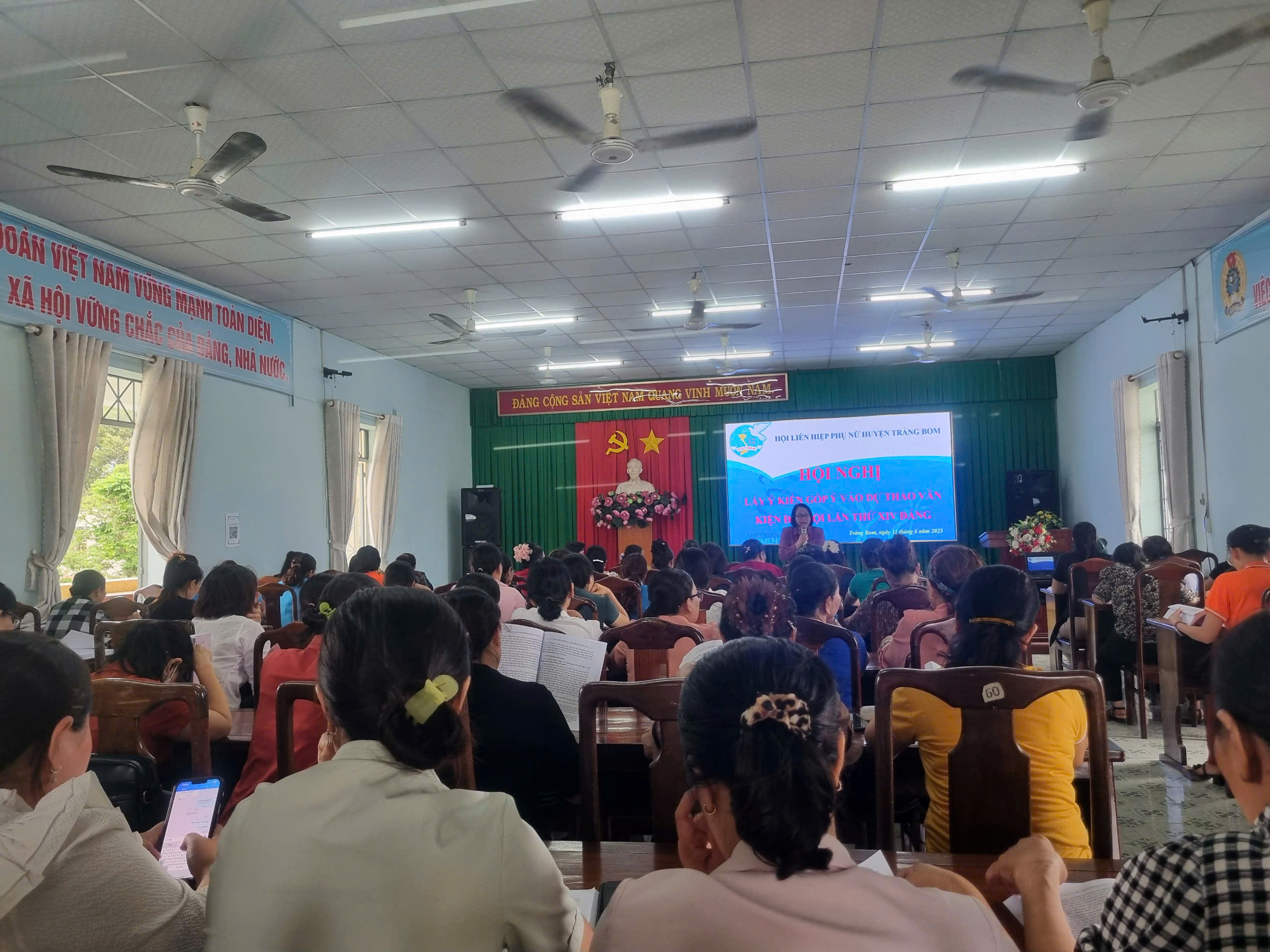 hinh 2 TRang bom.jpg