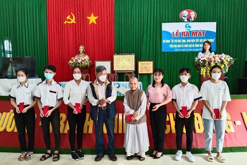 suối cao tiếp sức đến trường.jpg