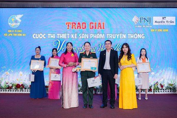 2-trao giảiok.jpg