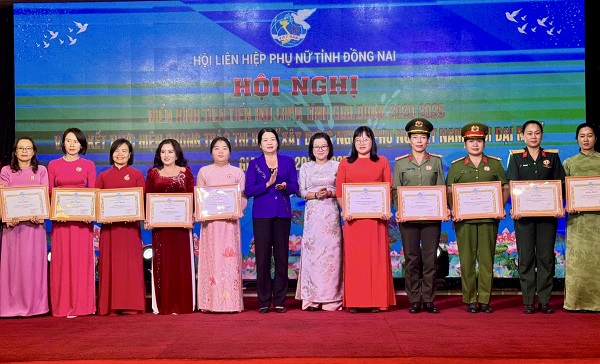 3.pttđ khen thưởng.jpg