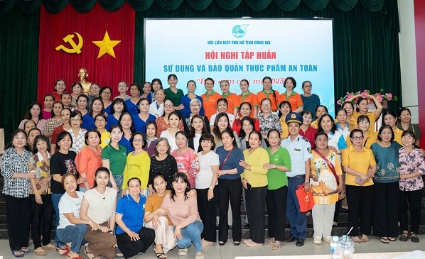 hình 1 - Cán bộ hội viên chụp hình lưu niệm sau lớp tập huấn.jpg