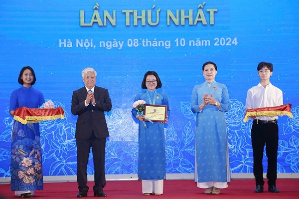 C Hạnh nhận NTĐ-ok.jpg